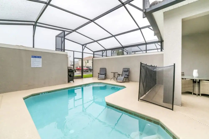 Pool 10 of 18