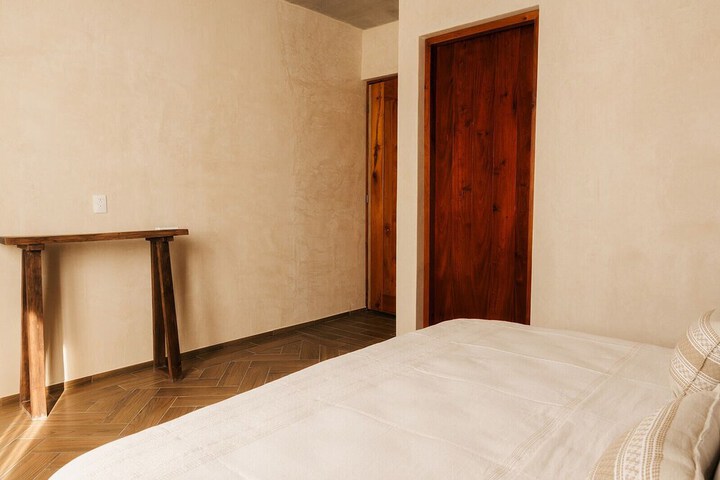 Room 10 of 83