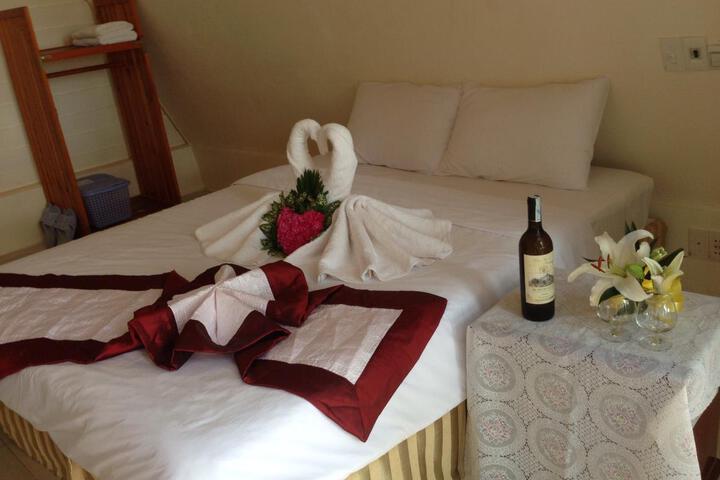 Room 4 of 6