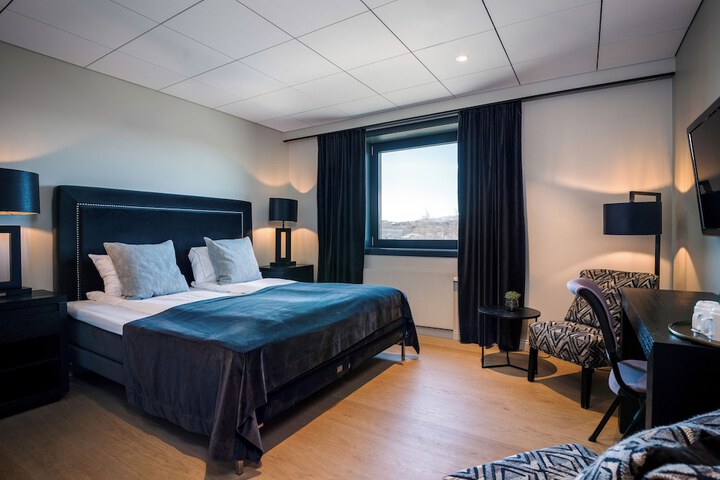 Room 28 of 80