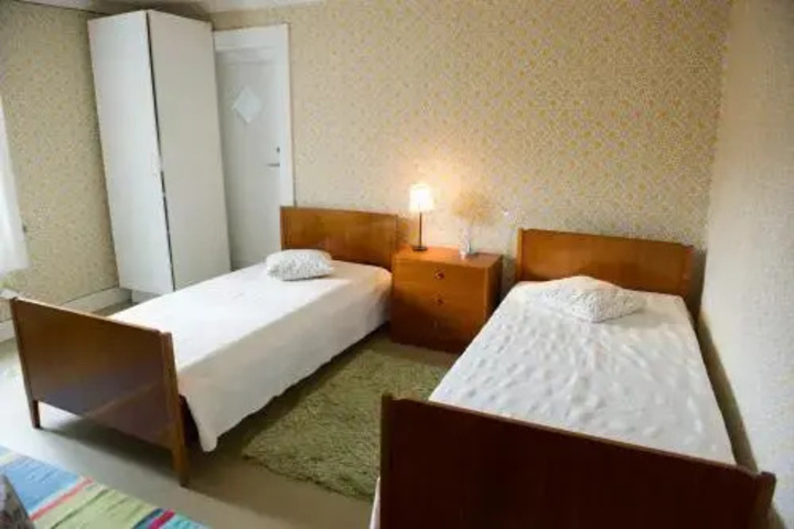 Room 2 of 18