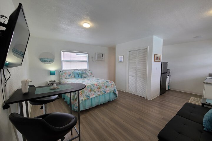 Room 2 of 166