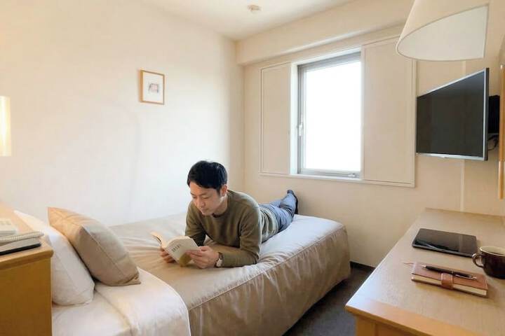 Room 6 of 11