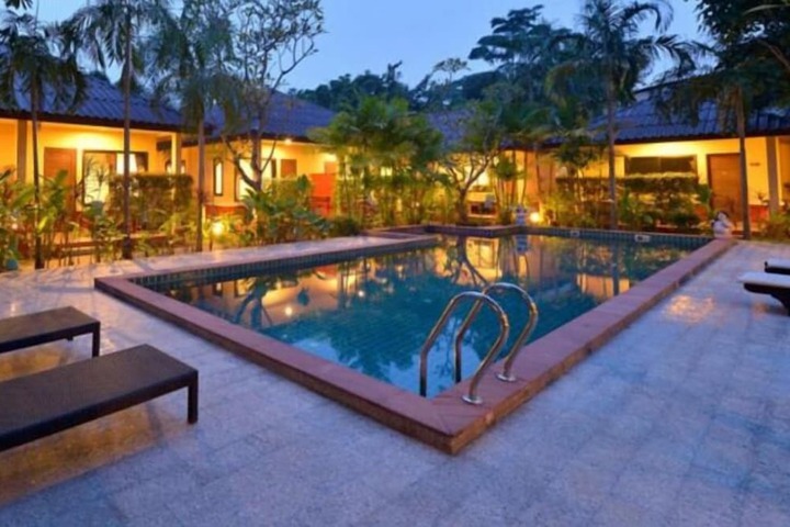 Hotel with Pool