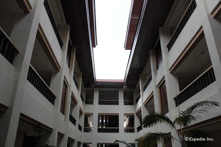Hotel Exterior 107 of 119