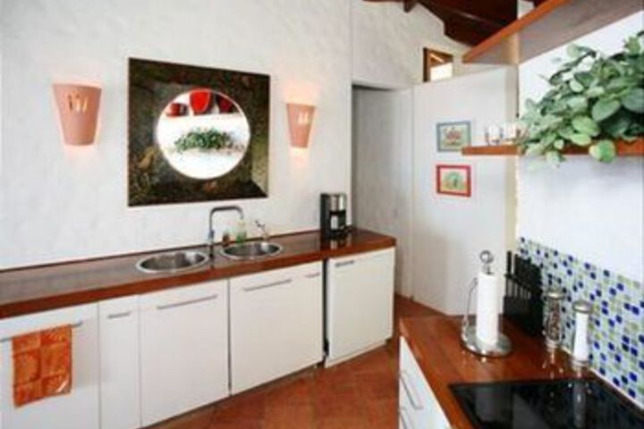 Room 16 of 28