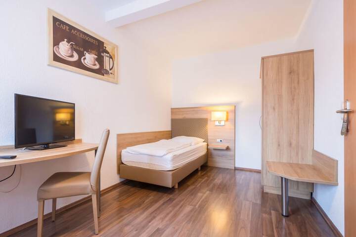 Room 11 of 20