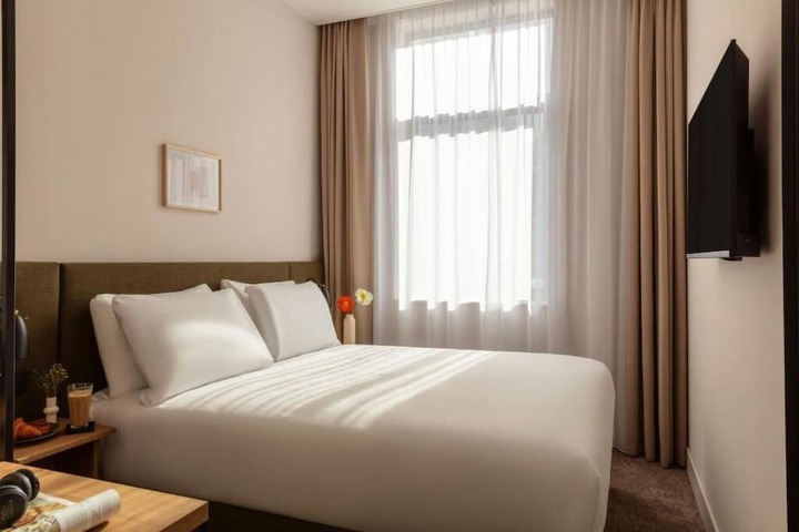 Room 7 of 27