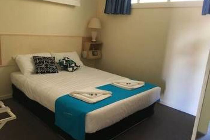 Room 27 of 71