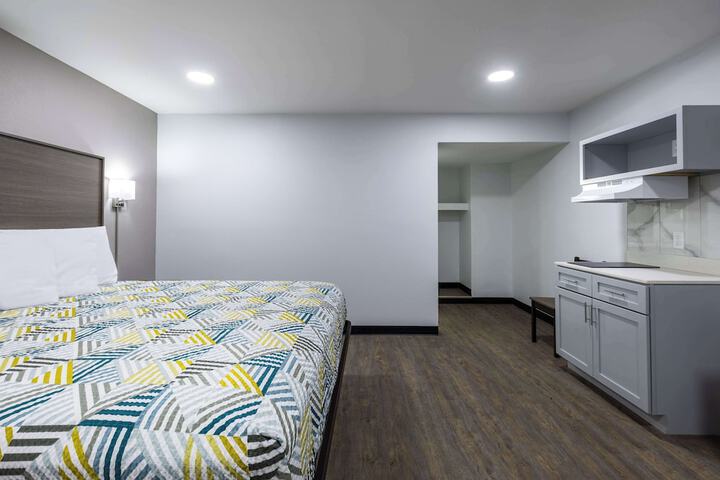 Room 4 of 27