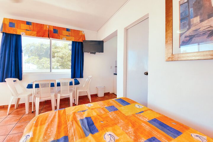 Room 9 of 32