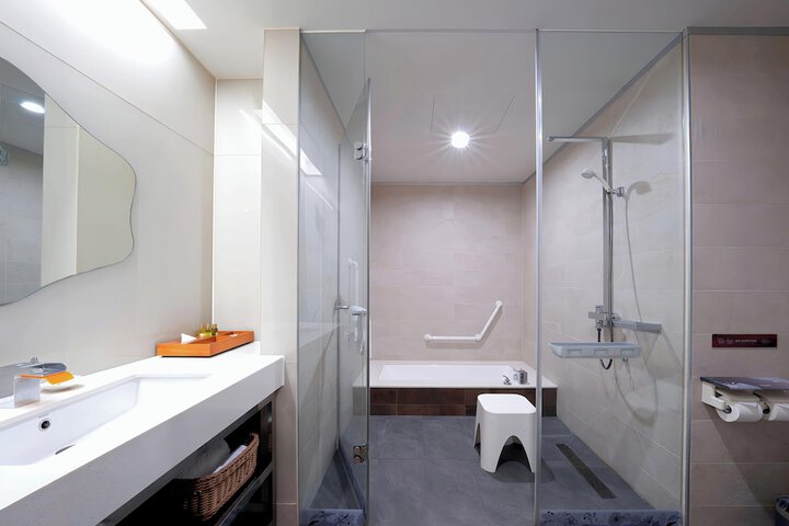 Room 105 of 155