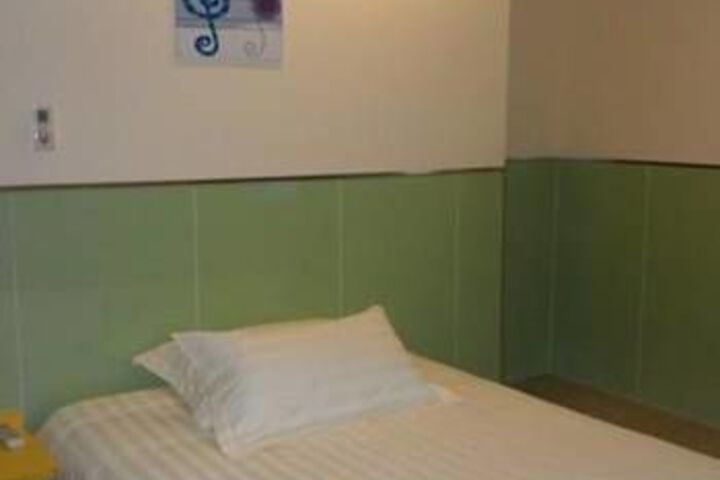 Room 7 of 8