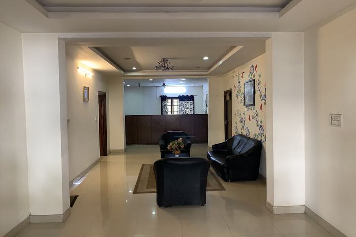 Room 8 of 9