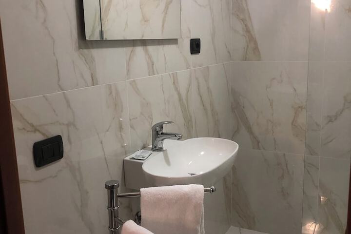 Room 8 of 25
