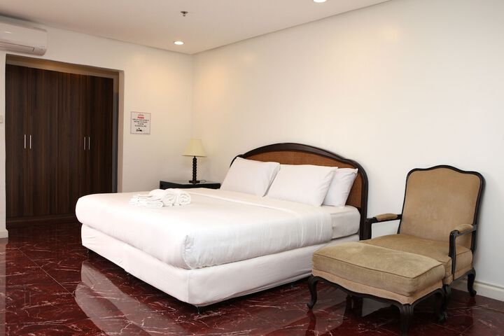 Room 4 of 50