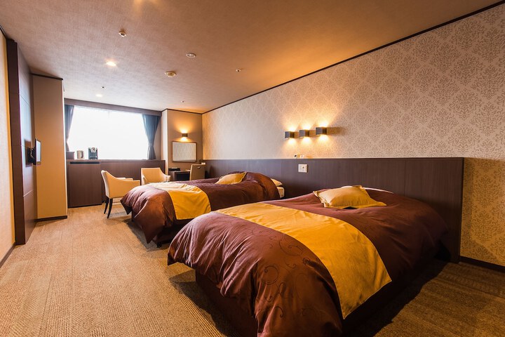 Room 8 of 93
