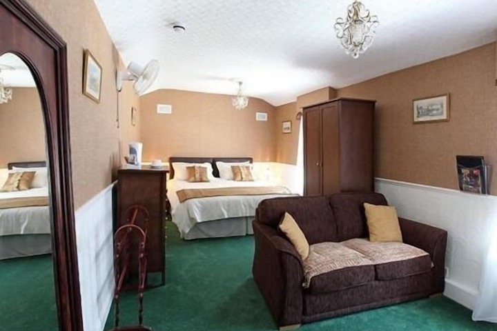 Room 8 of 25