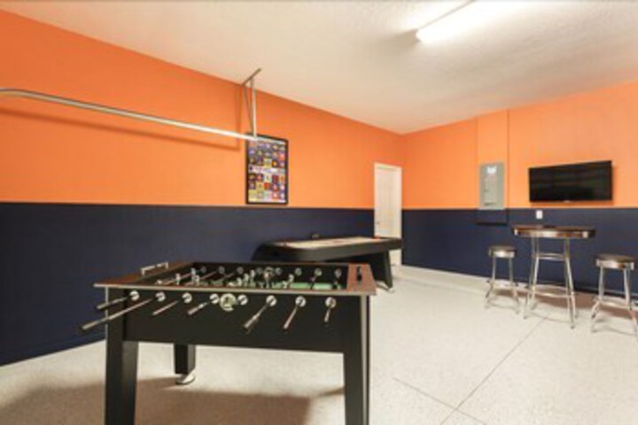 Room 10 of 34