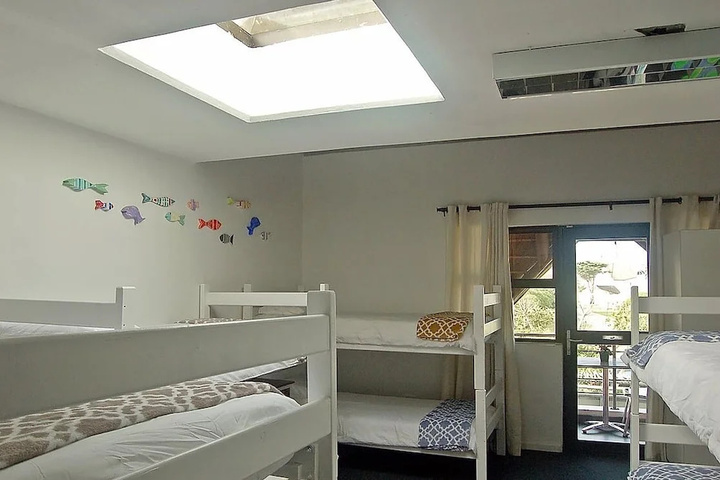 Room 6 of 10