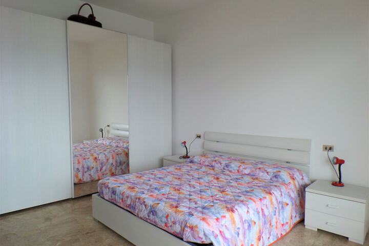 Room 2 of 24