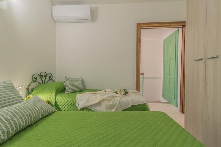 Room 20 of 32