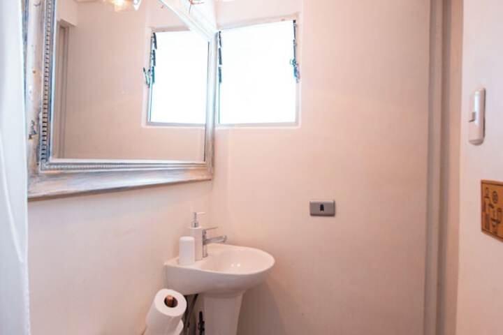 Room 8 of 37