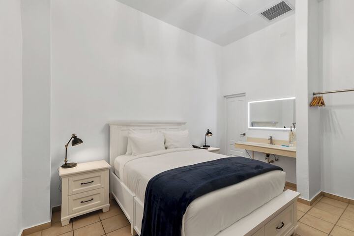 Room 32 of 62