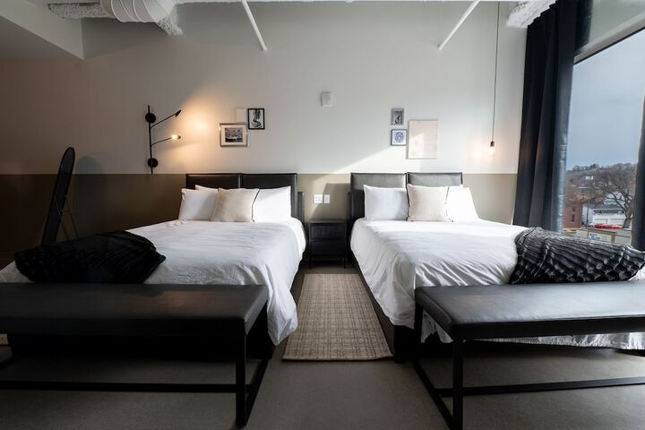 2 Queen Beds (3 of 11)