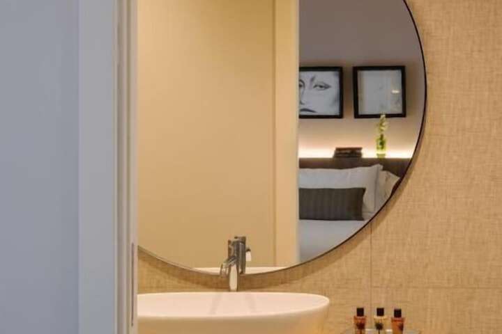 Room 18 of 28