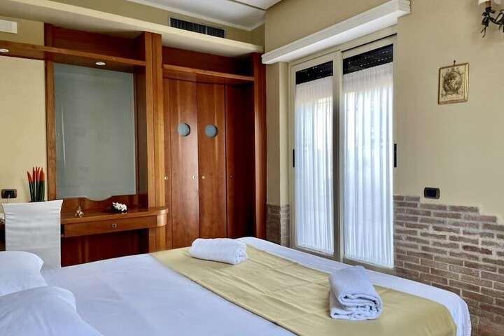 Room 8 of 29
