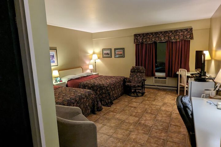 Room 7 of 12