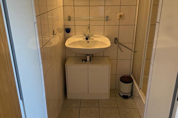 Room 5 of 6
