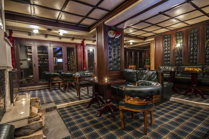 Lounge 18 of 22