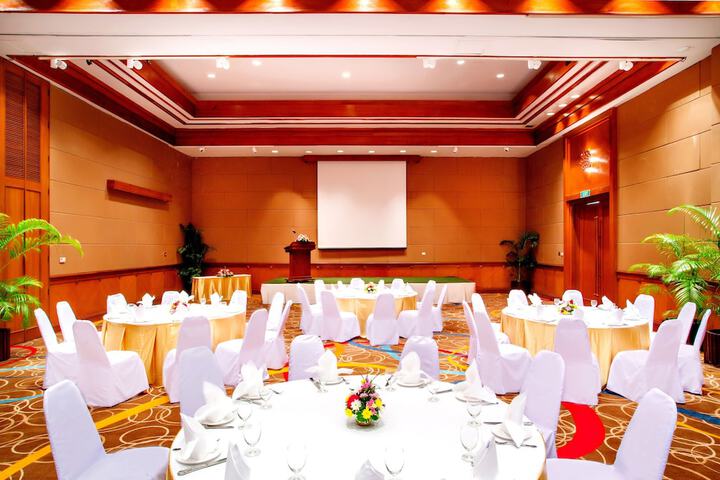 Ballroom/Hall 200 of 257