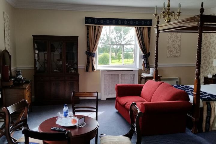 Room 10 of 36