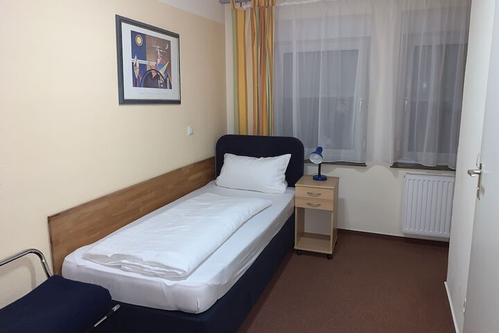 Room 7 of 30