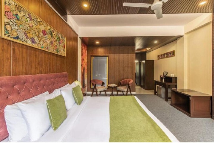 Room 10 of 34