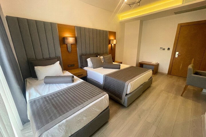 Room 13 of 48