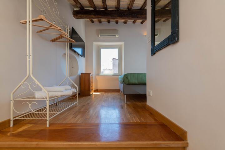 Room 20 of 142