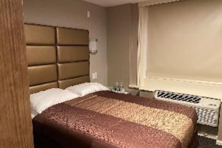 Classic Queen Bed (5 of 26)