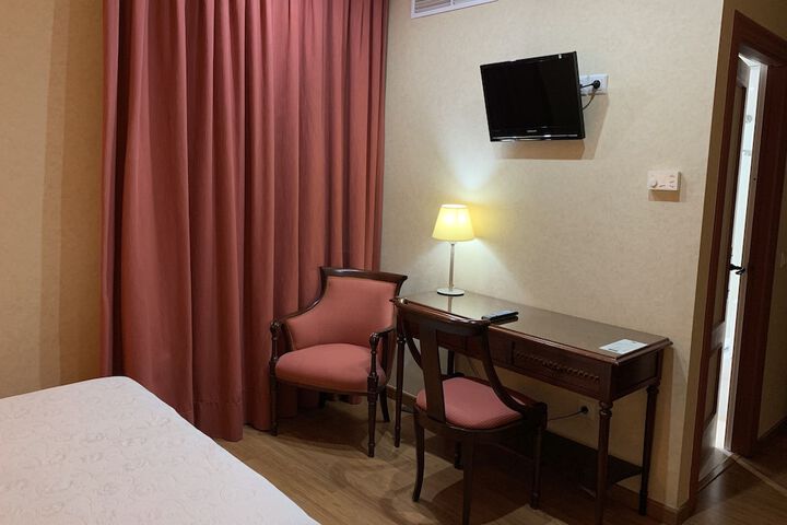 Room 4 of 24