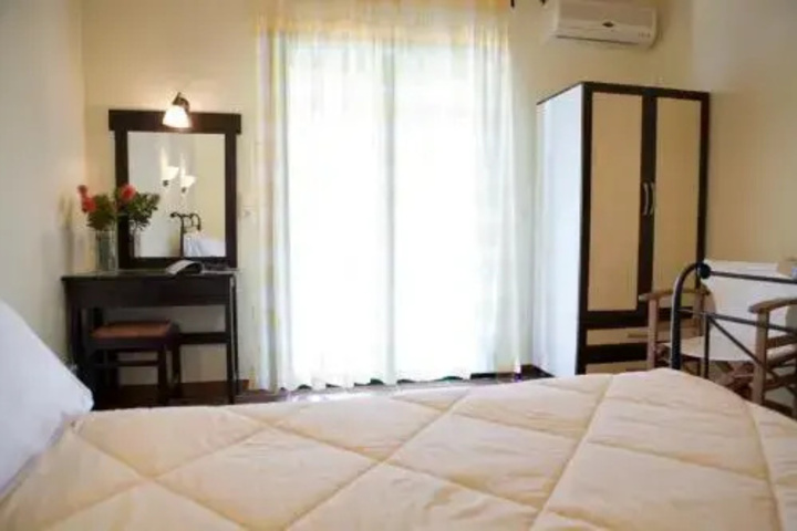 Room 5 of 12