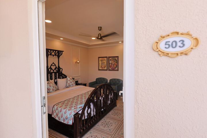 Room 10 of 20