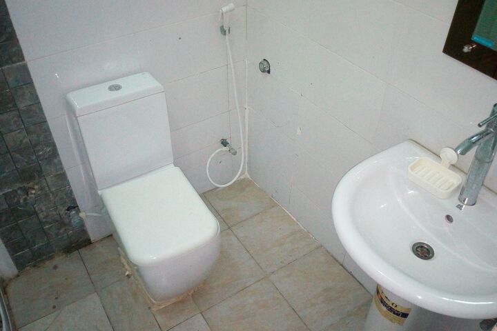 Room 3 of 27