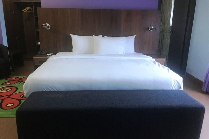 Room 8 of 38