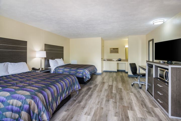 Room 13 of 32