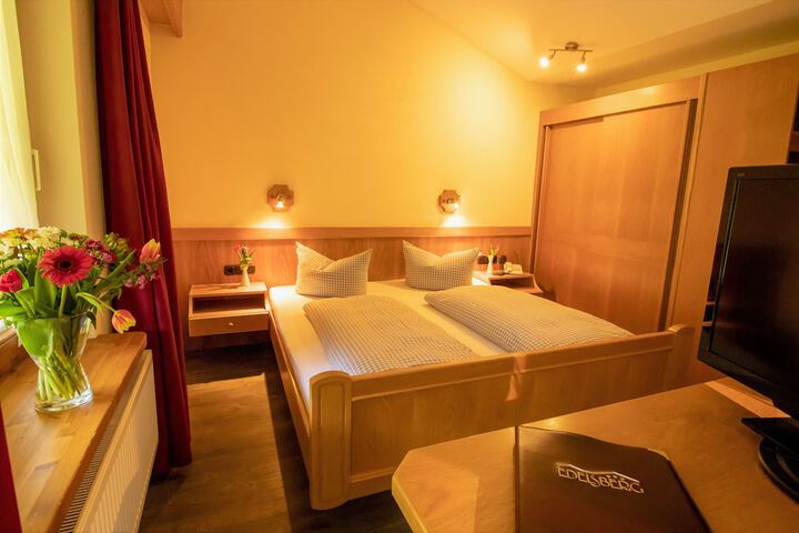 Room 3 of 65