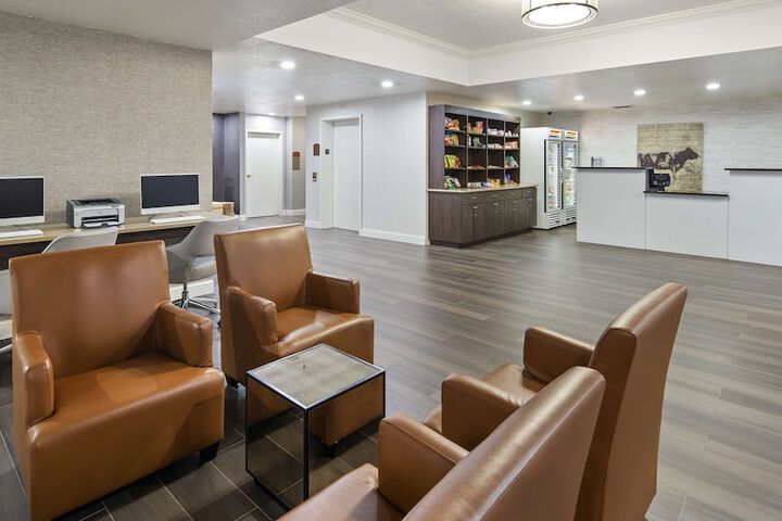 Entrance & Lobby