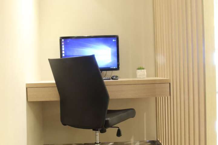 Business Center 80 of 86
